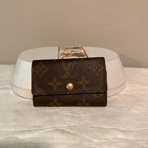 Louis Vuitton 6 key key holder
